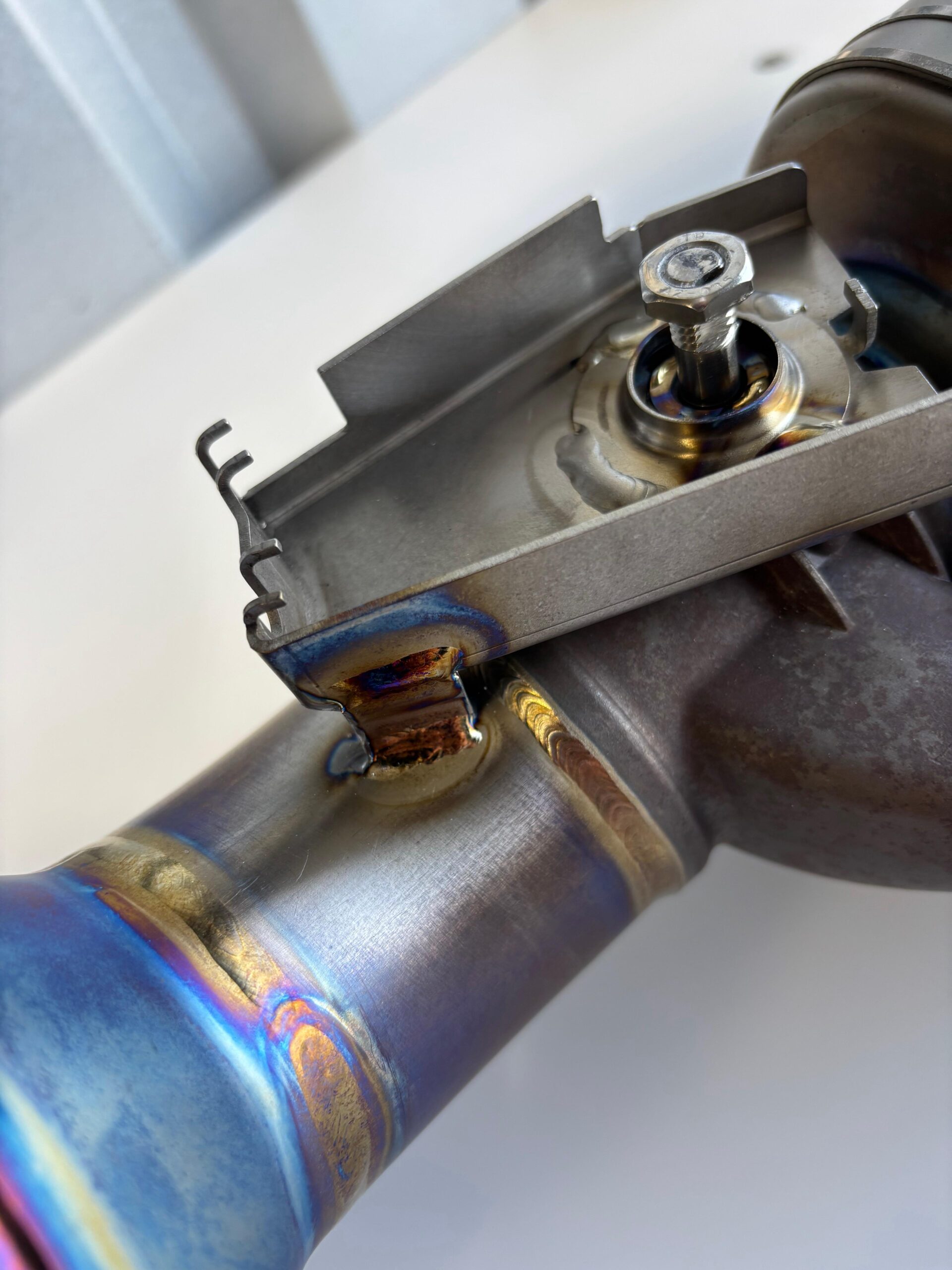 gbrotec-titan schweißen-titan auspuffanlage-titan abgasanlage-auspuffanlagen reparatur-titan wig schweißen-akrapovic abgasanlage-sc project-titan schweißen deutschland-motorrad-schweißen-aprilia